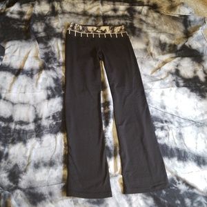 Lululemon size 6 groove pant